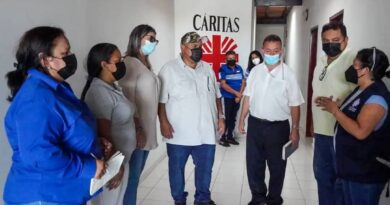 Alcalde de Carirubana visitó Cáritas de la Diócesis de Punto Fijo