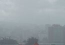 Cae granizo en Caracas durante las fuertes lluvias de este domingo