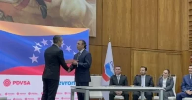 El Aissami en firma de contratos con Chevron: «Venezuela sigue abierta a la inversión»
