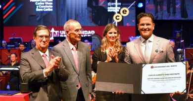 Carlos Vives recibe un doctorado honoris causa en Ciencias Sociales en Colombia
